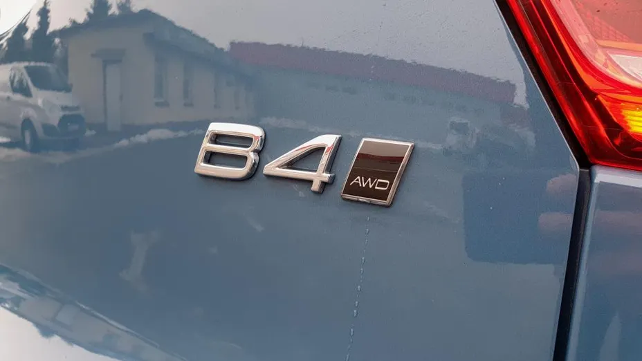 VOLVO XC40 XC40 B4 AWD Plus Dark aut