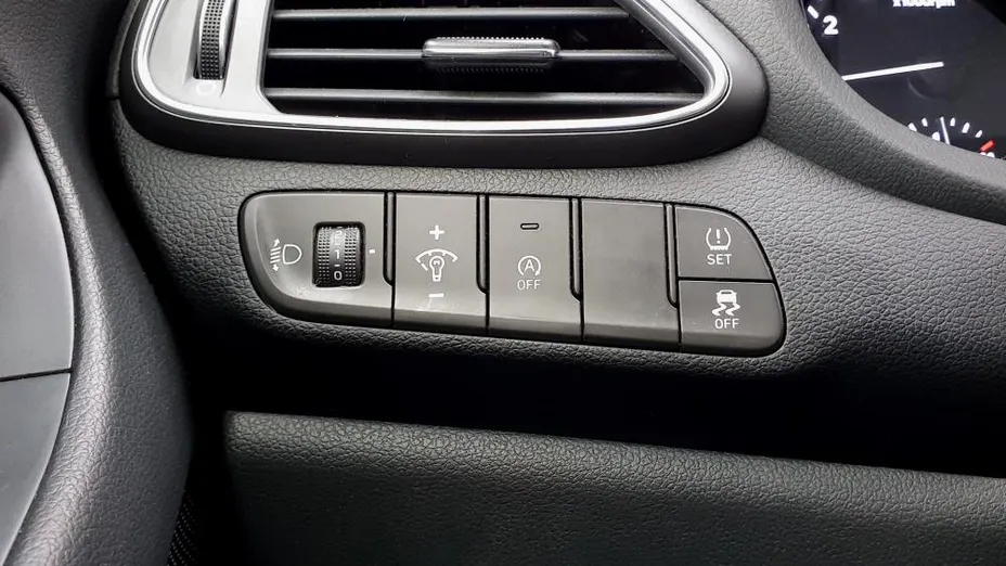 HYUNDAI i30 i30 1.5 DPI Classic +