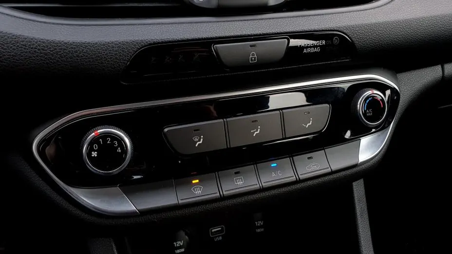 HYUNDAI i30 i30 1.5 DPI Classic +