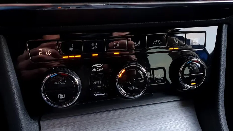 SKODA Superb Superb 2.0 TSI Ambition DSG