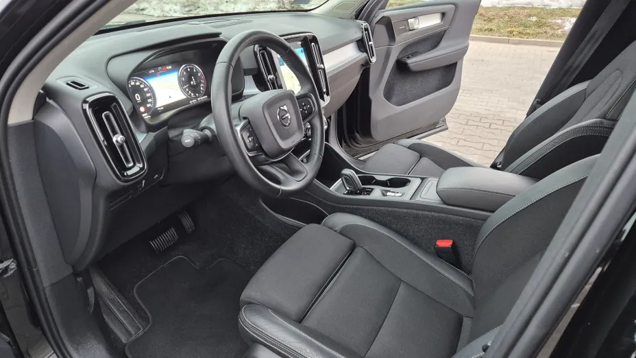 VOLVO XC40 XC40 T3 Momentum Pro aut