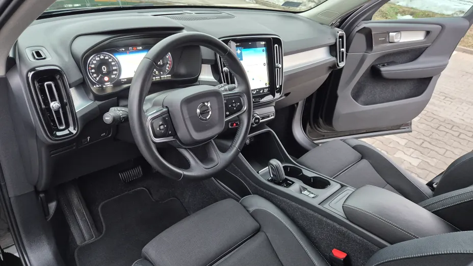 VOLVO XC40 XC40 T3 Momentum Pro aut