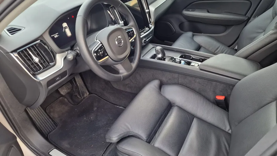 VOLVO V60 V60 B4 B Plus Dark aut