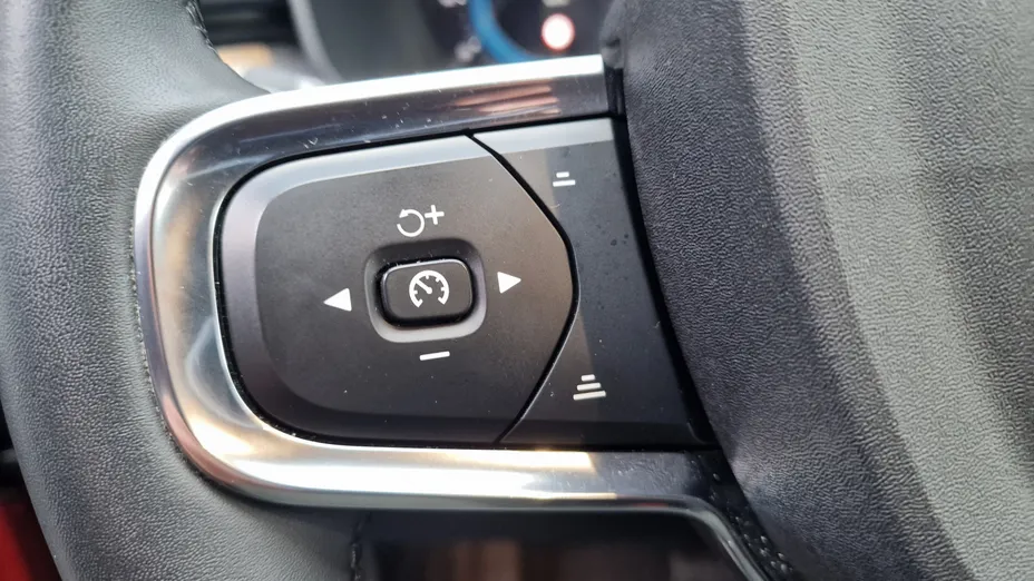 VOLVO XC40 XC40 B4 AWD Plus Dark aut