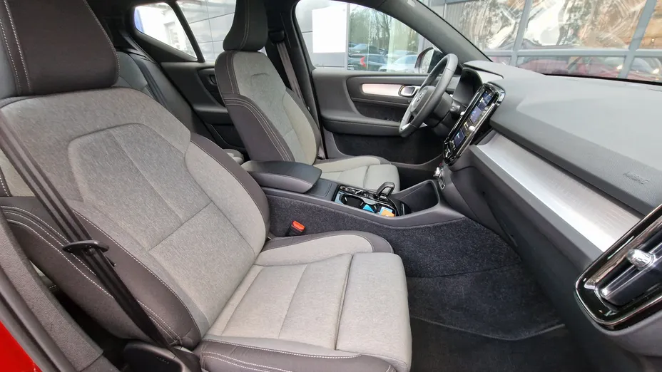 VOLVO XC40 XC40 B4 AWD Plus Dark aut