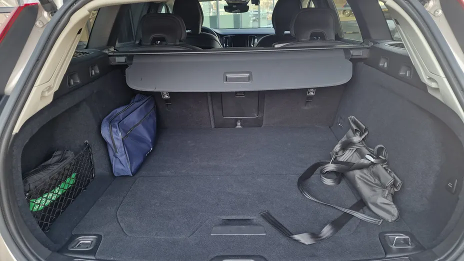 VOLVO V60 V60 B4 B Plus Dark aut
