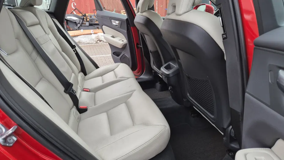 VOLVO XC60 XC60 T4 Momentum Pro aut