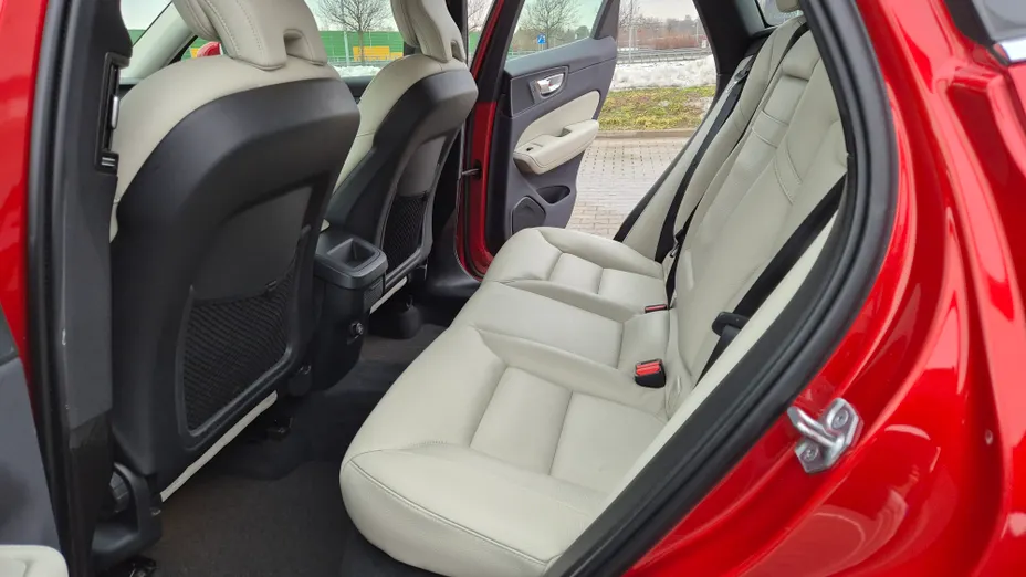 VOLVO XC60 XC60 T4 Momentum Pro aut