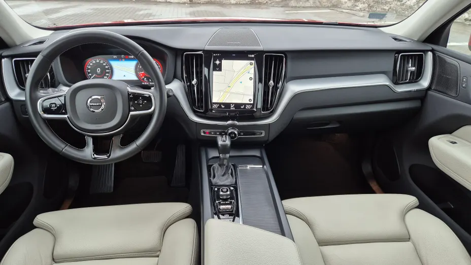 VOLVO XC60 XC60 T4 Momentum Pro aut