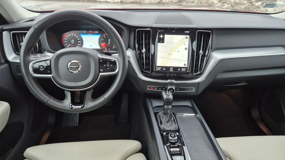 VOLVO XC60 XC60 T4 Momentum Pro aut