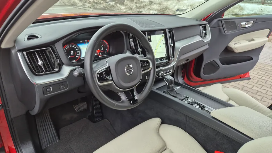 VOLVO XC60 XC60 T4 Momentum Pro aut