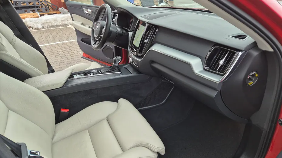 VOLVO XC60 XC60 T4 Momentum Pro aut