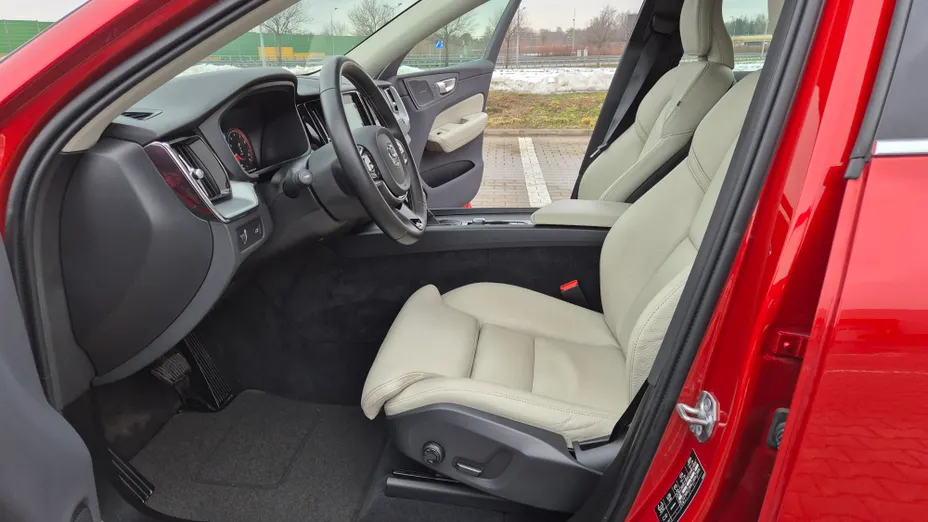 VOLVO XC60 XC60 T4 Momentum Pro aut