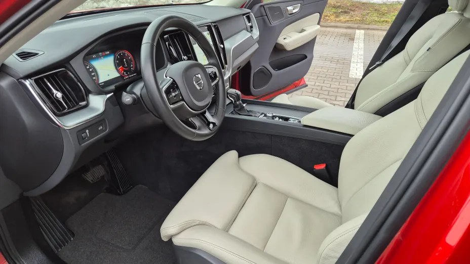 VOLVO XC60 XC60 T4 Momentum Pro aut