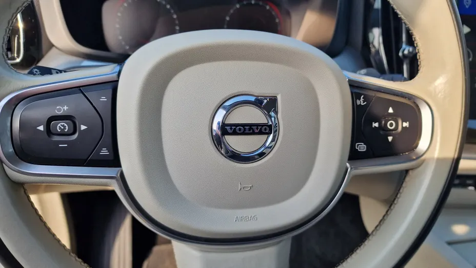 VOLVO XC60 XC60 T4 Momentum aut