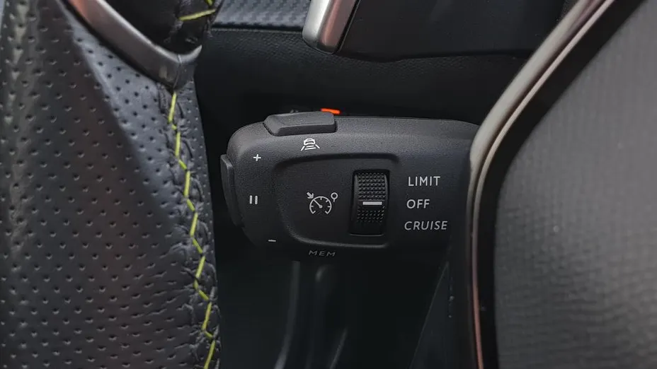 PEUGEOT 2008 2008 1.2 PureTech GT Line S&S EAT8