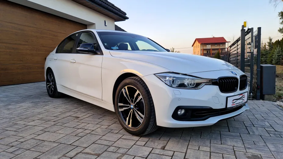 BMW Seria 3 318i Advantage aut