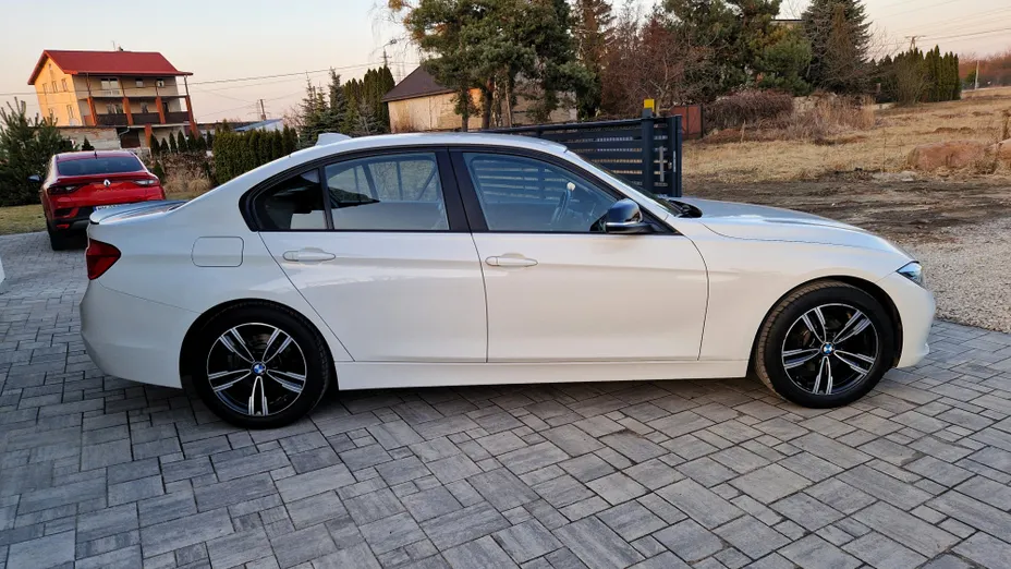 BMW Seria 3 318i Advantage aut