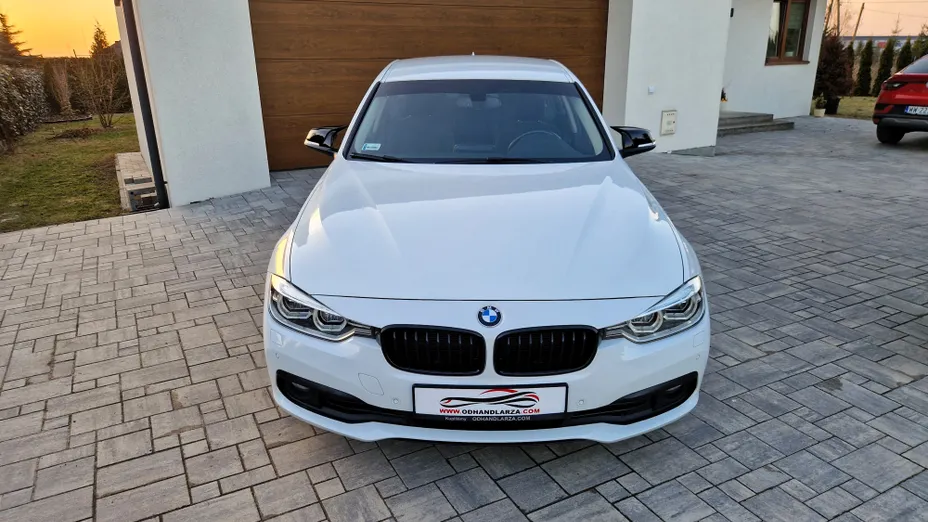 BMW Seria 3 318i Advantage aut