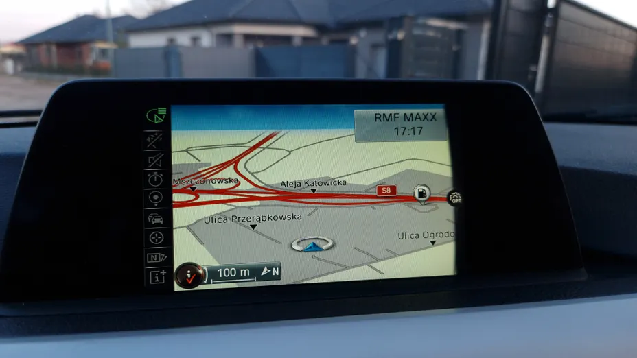 BMW Seria 3 318i Advantage aut