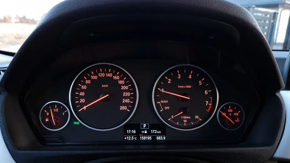 BMW Seria 3 318i Advantage aut