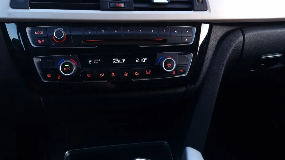 BMW Seria 3 318i Advantage aut