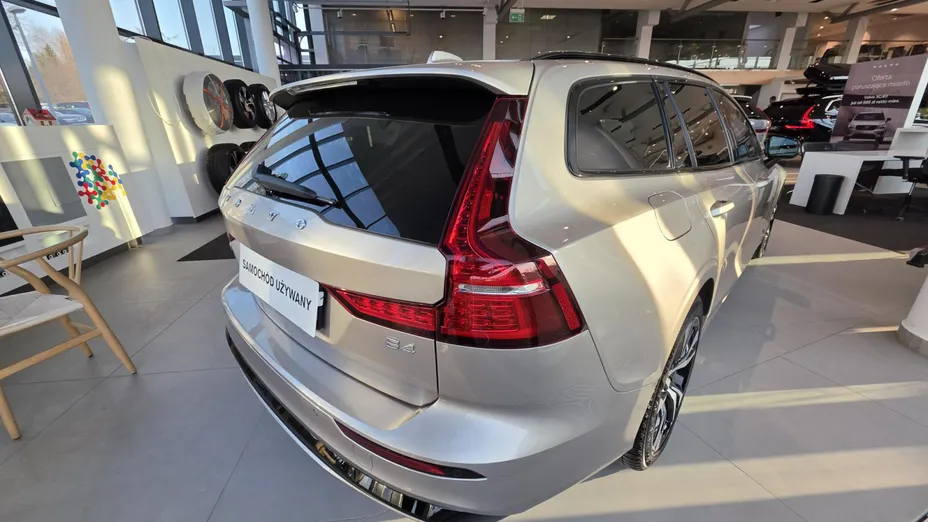 VOLVO V60 V60 B4 B Plus Dark aut
