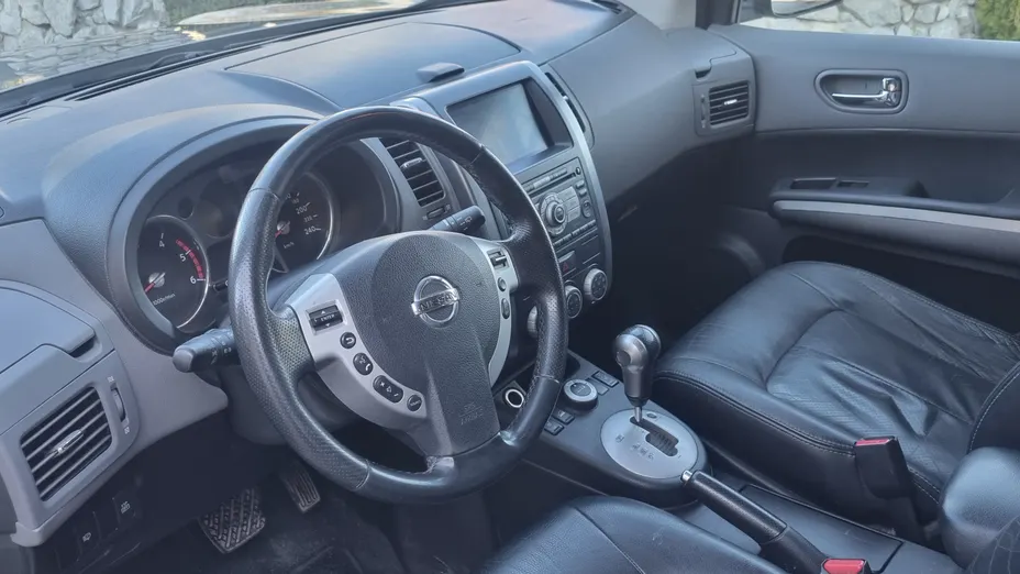 NISSAN X-Trail -