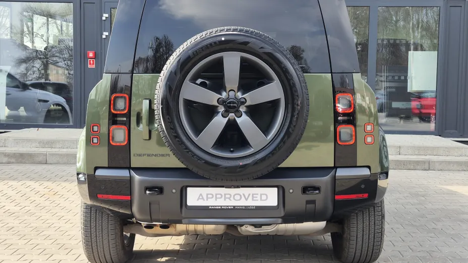 LAND ROVER Defender -