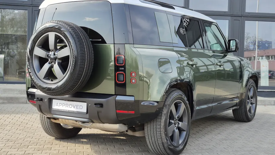 LAND ROVER Defender -