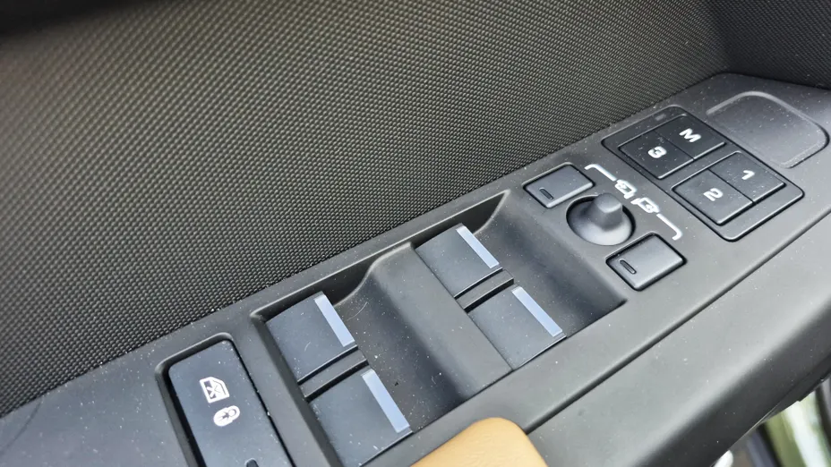 LAND ROVER Defender -