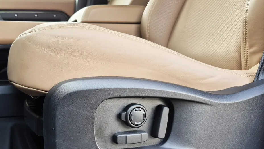 LAND ROVER Defender -