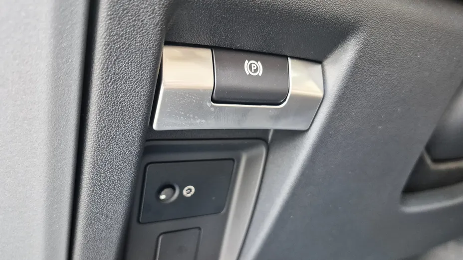 LAND ROVER Defender -