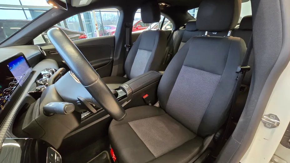 MERCEDES-BENZ CLA CLA 200 7G-DCT