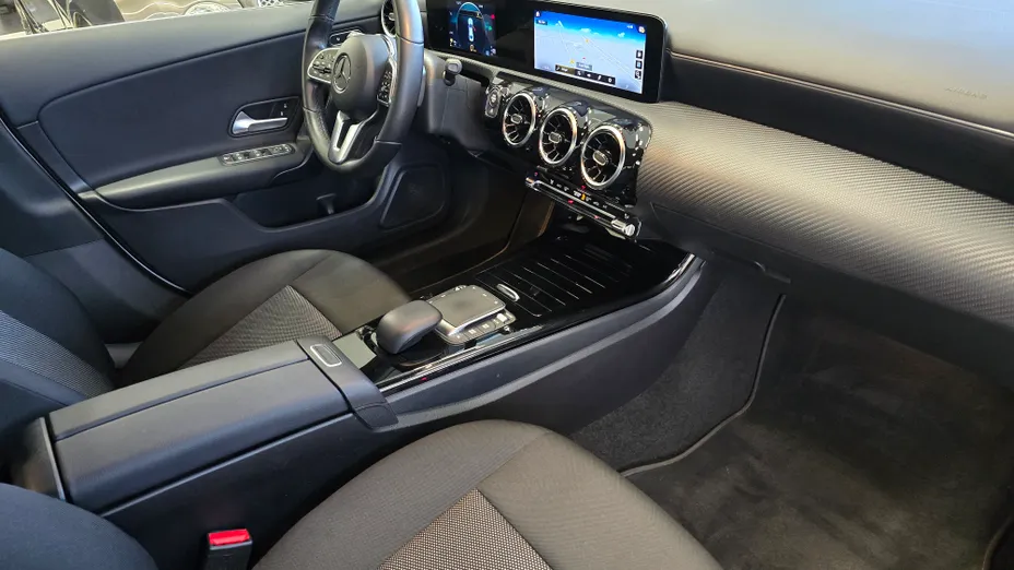 MERCEDES-BENZ CLA CLA 200 7G-DCT