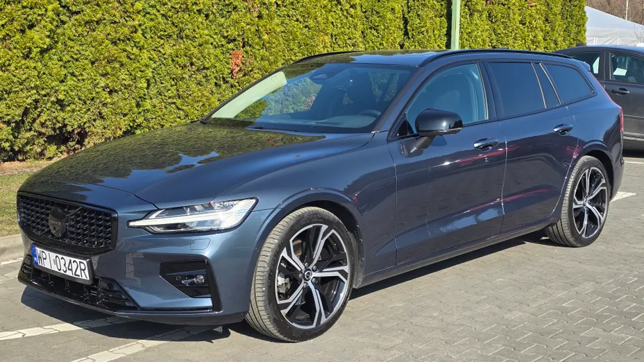 VOLVO V60 V60 B4 B Plus Dark aut