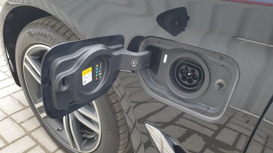 BMW Seria 5 530e xDrive PHEV aut