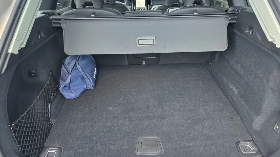 VOLVO XC60 XC60 T6 Plug-In Hybrid AWD Plus Dark aut