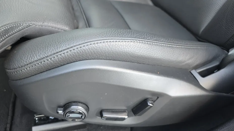 VOLVO XC60 XC60 T6 Plug-In Hybrid AWD Plus Dark aut