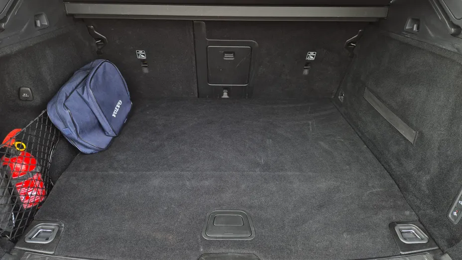 VOLVO XC60 XC60 T8 AWD Plug-In Hybrid R-Design aut