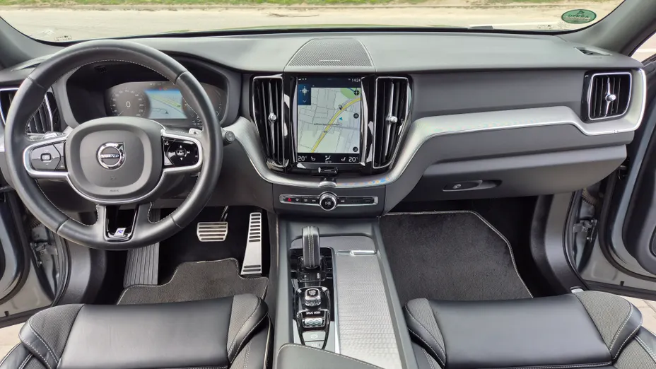 VOLVO XC60 XC60 T8 AWD Plug-In Hybrid R-Design aut