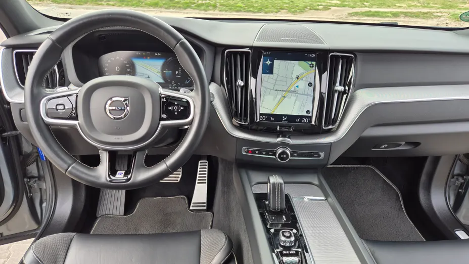 VOLVO XC60 XC60 T8 AWD Plug-In Hybrid R-Design aut