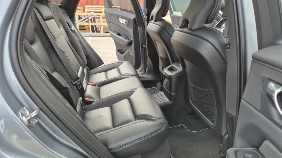 VOLVO XC60 XC60 T8 AWD Plug-In Hybrid R-Design aut