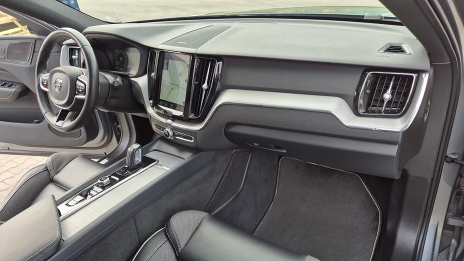 VOLVO XC60 XC60 T8 AWD Plug-In Hybrid R-Design aut