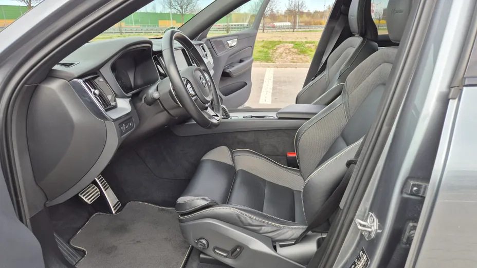 VOLVO XC60 XC60 T8 AWD Plug-In Hybrid R-Design aut