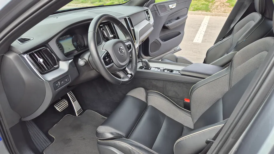 VOLVO XC60 XC60 T8 AWD Plug-In Hybrid R-Design aut