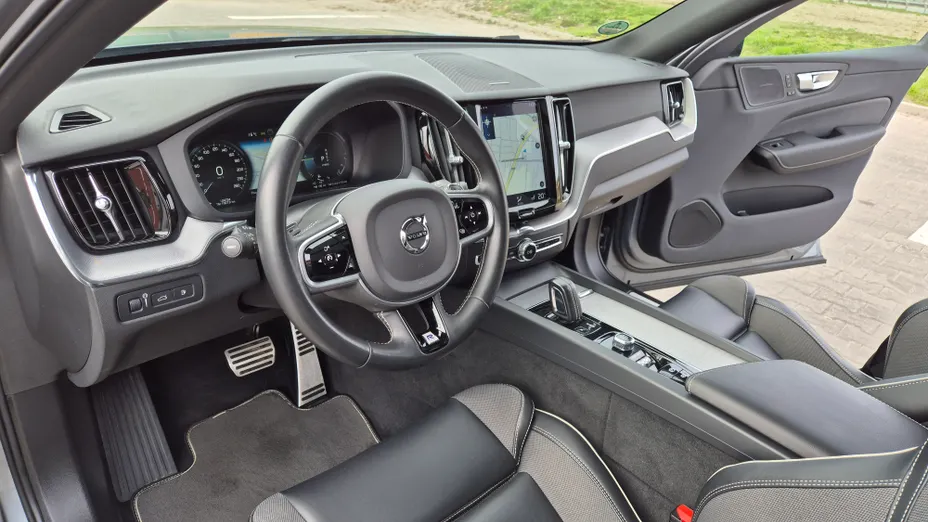 VOLVO XC60 XC60 T8 AWD Plug-In Hybrid R-Design aut