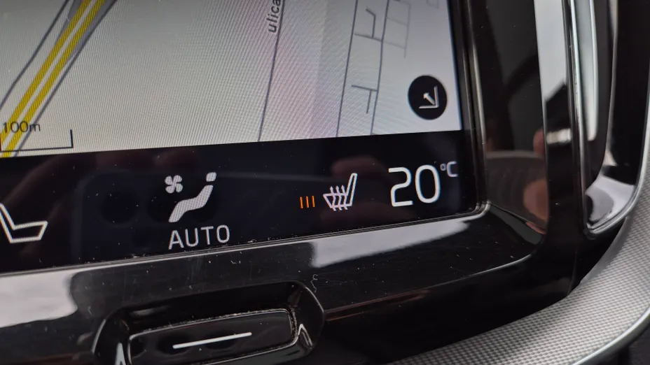 VOLVO XC60 XC60 T8 AWD Plug-In Hybrid R-Design aut