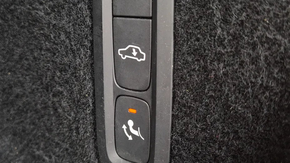 VOLVO XC60 XC60 T8 AWD Plug-In Hybrid R-Design aut