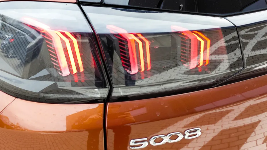 PEUGEOT 5008 5008 2.0 BlueHDi Road Trip S&S EAT8